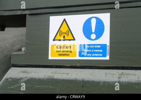 WARNZEICHEN _ Warnung vor nicht ioniesierender elektrom 6cm Strahlung _ ca 