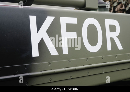 KFOR auf der Seite eine Fox FV721 gepanzerter Spähwagen Stockfoto