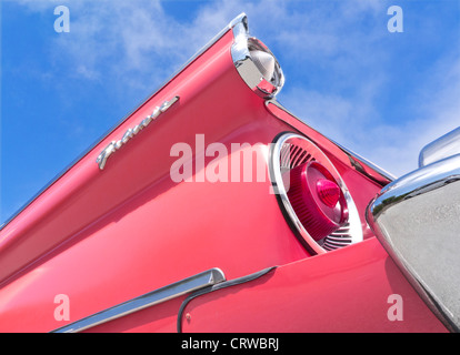 Grafische Ansicht des extravaganten Stil-Anweisung Schwanzflosse auf 1950 Ford Fairlane 500 Skyliner Amerika motor Oldtimer Stockfoto