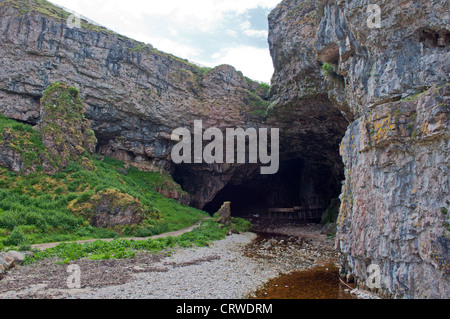 Der Eingang zum Smoo Cave in Durness, Sutherland Stockfoto