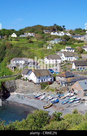 Das Dorf Cadgwith auf der Lizard Halbinsel in Cornwall, England, UK Stockfoto