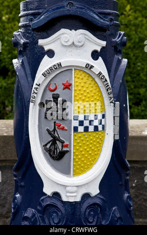 Rothesay Wappen an einem Laternenpfahl auf die Städte am Meer Stockfoto