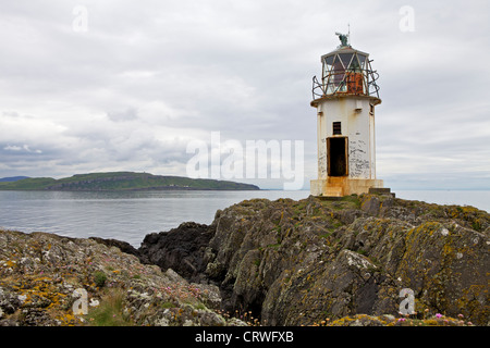 Leuchtturm am Rubh "eine Eun auf der Isle of Bute. Cumbrae Inselchen ist darüber hinaus Stockfoto