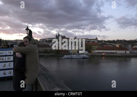 Abend auf der Karlsbrücke in Prag Stockfoto