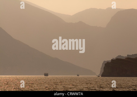 Dhau auf einer Kreuzfahrt von Khasab, Telegraph Island, Khor Sham, Oman Musandam (Westküste) Stockfoto