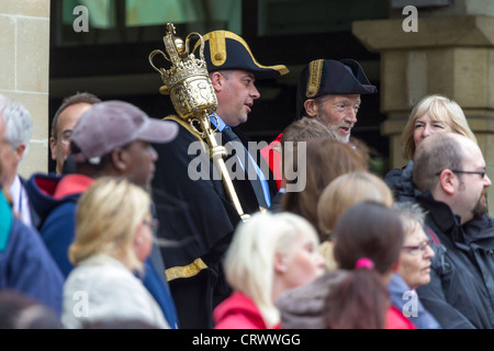 Der Olympische Fackellauf St Giles St Northampton England Stockfoto