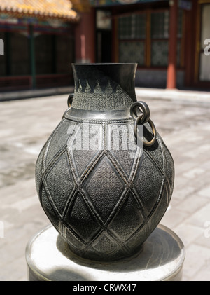 Vase.Tower von Weihrauch Buddha Bronze. Der Sommerpalast. Beijing. China Stockfoto