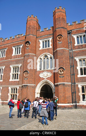 Uhr Hof, Hampton Court Palace, Hampton, Londoner Stadtteil Richmond upon Thames, London, England, Vereinigtes Königreich Stockfoto