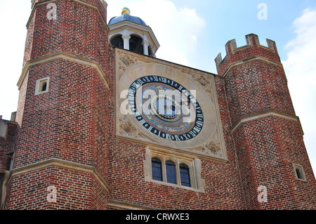 Astrologische Uhr, Hampton Court Palace, London Borough of Richmond upon Thames, Greater London, England, Vereinigtes Königreich Stockfoto