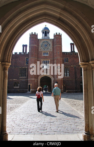 Clock Tower in der Uhr Hof, Hampton Court Palace, Hampton, Londoner Stadtteil Richmond upon Thames, London, England, United Kingdo Stockfoto