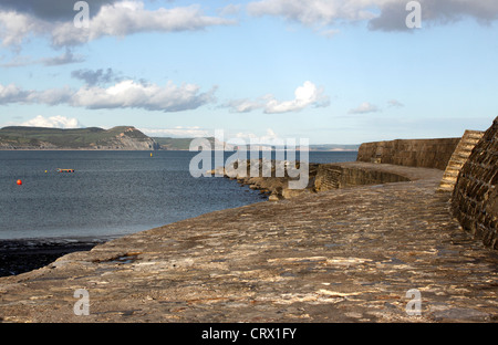 DIE COBB. LYME REGIS IN DER ABENDDÄMMERUNG. DORSET.UK. Stockfoto