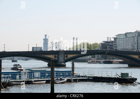 Themse, Chelsea Embankment, SW3, renommiertesten London Postleitzahl, Luxushäuser, Villen, Wohnungen, Haus Boote, London Stockfoto