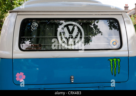 Die Rückseite des 1970 Volkswagen VW Wohnmobil. Stockfoto