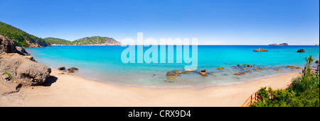 Aiguas Lehrschule Agua Blanca Ibiza Strand mit türkisblauem Wasser Stockfoto