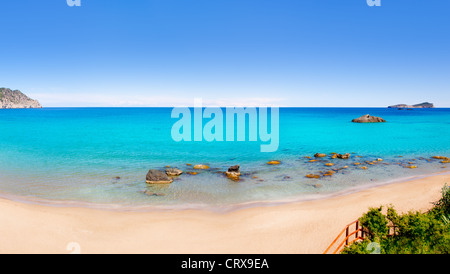 Aiguas Lehrschule Agua Blanca Ibiza Strand mit türkisblauem Wasser Stockfoto