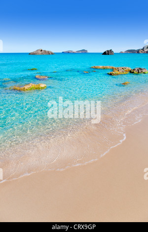 Aiguas Lehrschule Agua Blanca Ibiza Strand mit türkisblauem Wasser Stockfoto