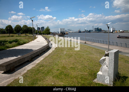 Riverside park Fluss Themse Woolwich London England Stockfoto