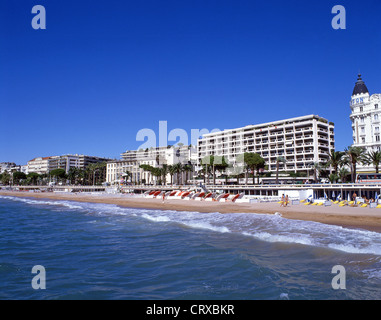 Aussicht auf den Strand im Winter, Cannes, Côte d ' Azur, Alpes-Maritimes, Provence-Alpes-Côte d ' Azur, Frankreich Stockfoto