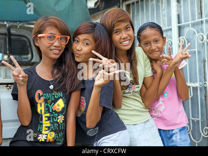 Glückliche Kinder - Jugendliche und junge Teens in Bogo City, Philippinen. Stockfoto