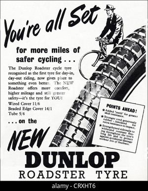 DUNLOP-ROADSTER Zyklus Reifen Anzeige. Original 1950er Jahre Vintage print Werbung aus der aktuellen englischen Magazin Werbung Stockfoto