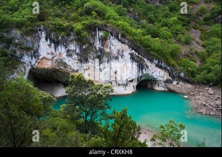 El Entremon, eine schmalere Kalkstein Schlucht aber mündet der Fluss CInca aus der Mediana Reservoir, Huesca, Aragon, Spanien Stockfoto