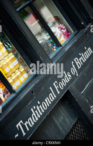 A. Gold - traditionelle Lebensmittel von Großbritannien. Zeichen und Fenster Schaufenster.  42 Brushfield St, Spitalfields, London Stockfoto