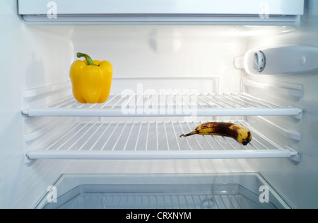fast leerer Kühlschrank Stockfoto, Bild: 49145619 - Alamy