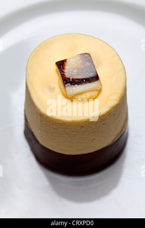 Passionsfrucht und weiße Schokoladen-Mousse dessert