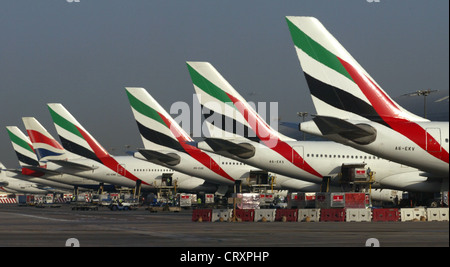 Emirates Airlines Flugzeug vor dem Flughafen Dubai Stockfoto