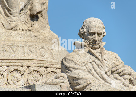 WASHINGTON DC, Vereinigte Staaten – das John Ericsson Memorial ehrt den Schwedisch-amerikanischen Ingenieur und Erfinder, der den USS Monitor während des Amerikanischen Bürgerkriegs entworfen hat. Diese Bronzestatue des Bildhauers James Earle Fraser befindet sich im West Potomac Park in der Nähe des Lincoln Memorial und wurde 1926 geweiht. Ericsson ist sitzend dargestellt, flankiert von allegorischen Figuren, die Adventure, Labor und Vision repräsentieren. Stockfoto