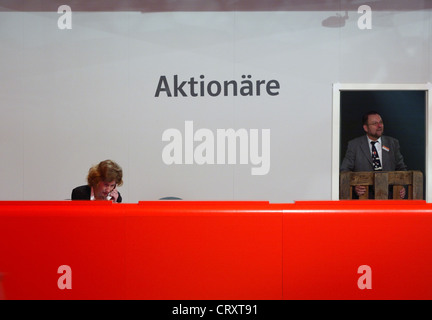 Schalter für die Aktionäre der e.on-HV-Anlass in Essen Stockfoto