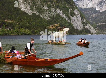 Österreich, Steiermark, Menschen feiern Narzissenfest am Altausseer See Stockfoto