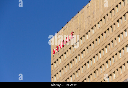 Der Turm des Arndale Centre in Manchester betrachtet von Cross Street. Stockfoto