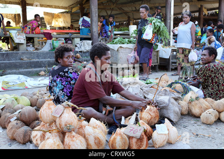 Kokosnüsse auf einem Markt in Madang, Papua-Neu-Guinea Stockfoto