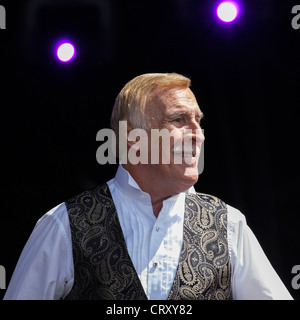 SIR BRUCE FORSYTH macht seinem ersten Festival Auftritt beim Hop Farm Music Festival am 30.06.2012 auf Hop Farm, Paddock Wood. Personen im Bild: Sir Bruce Forsyth. Bild von Julie Edwards Stockfoto