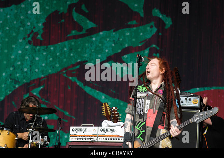 Die Levellers spielt Hop Farm Music Festival am 07.01.2012 im Hop Farm, Paddock Wood. Personen im Bild: Mark Chadwick (Gesang, Gitarre, Mundharmonika), Simon Freund (Gitarre, Banjo, Gesang, Mandoline, Mundharmonika), Jeremy Cunningham (Bass-Gitarre, Gesang), Charlie Heather (Schlagzeug), Jonathan Sevink (Geige), Matt Savage (Keyboards, backing-Vocals). Bild von Julie Edwards Stockfoto