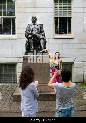 John Harvard-Statue an der Harvard University Stockfoto