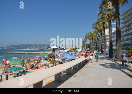 Strandpromenade, Juan-Les-Pins, Côte d ' Azur, Alpes-Maritimes, Provence-Alpes-Côte d ' Azur, Frankreich Stockfoto