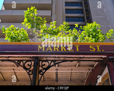 Schließen Sie Ansicht alte Zeichen schreiben auf Seilbahn Bestimmungsort-Brett "Market Street" San Francisco Kalifornien, USA Stockfoto