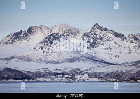 Weiler auf Kvaloya Insel in der Nähe von Sommeroy in Nordnorwegen Polarkreis Stockfoto