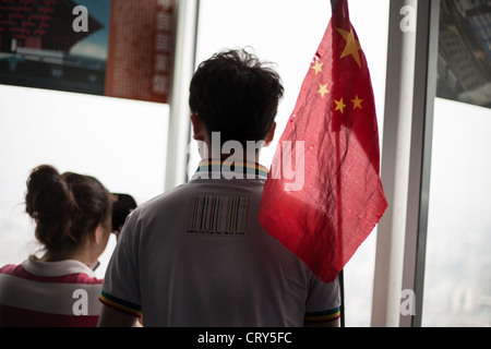 Blick von der Aussichtsplattform im 88. Stock des Jinmao Tower, im Finanzviertel Lujiazui in Pudong in Shanghai, Kinn Stockfoto