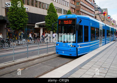 Tram 7 fährt auf Hamngatan Straße Norrmalm Stockholm Schweden Mitteleuropa Stockfoto