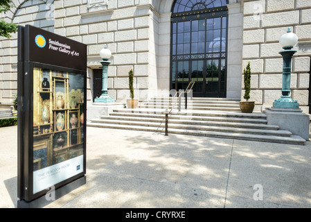 WASHINGTON DC, USA - Freier Galerie der Kunst Freier Galerie der Kunst, auf der National Mall in Washington DC, trat der Arthur M. Sackler Galerie Asiatische Kunst Galerie der Smithsonian Institution zu bilden. Die Freer Gallery enthält eine beträchtliche Sammlung asiatischer Kunst, sondern auch eine große Sammlung von Werken von James McNeill Whistler. Stockfoto