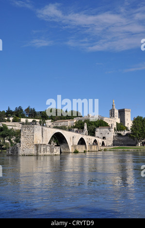 Pont Saint-Bénezet oder Pont d ' Avignon und Palais des Papes, Avignon, Provence, Frankreich Stockfoto