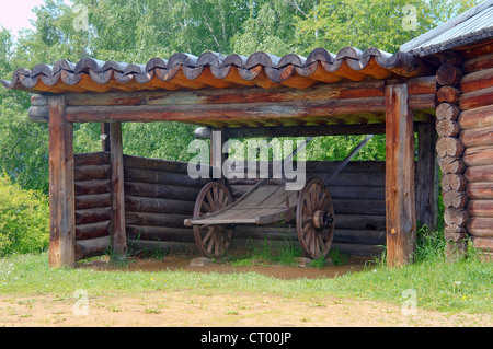 Burjaten hölzerne Ochsenkarren. Siedlung Talzy Irkutsk Region, Baikalsee, Sibirien, Russland Stockfoto