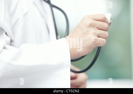 Nahaufnahme Foto von dem Arzt Hand mit Stethoskop Stockfoto