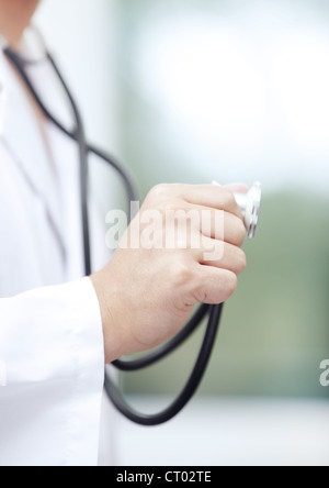 Nahaufnahme Foto von dem Arzt Hand mit Stethoskop Stockfoto