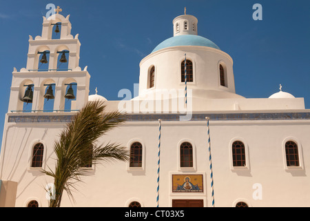 Panagia Platsani Kirche, Caldera Square, Oia, Santorini, Griechenland Stockfoto