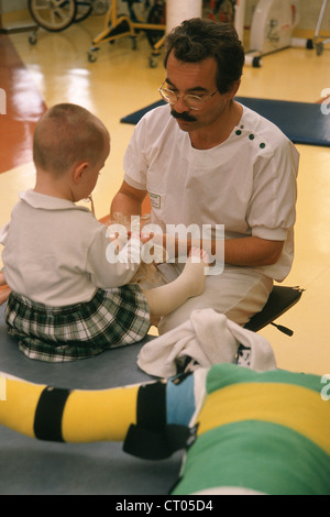 PÄDIATRISCHE PHYSIOTHERAPIE CENT. Stockfoto