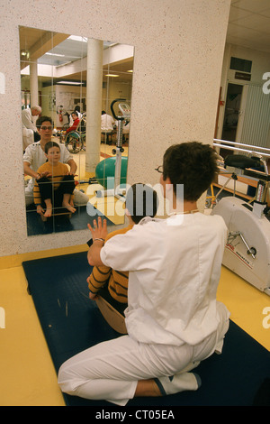 PÄDIATRISCHE PHYSIOTHERAPIE CENT. Stockfoto